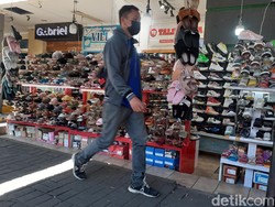 Pedagang di Pusat Perbelanjaan Bandung Mulai Buka Kembali Lapak Dagangan