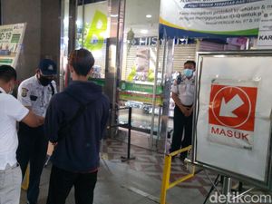Masuk Pasar Tanah Abang Harus Bawa Sertifikat Vaksin, Pedagang: Sepi Pembeli