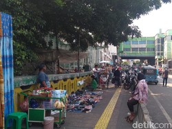 Senangnya PKL Bisa Dagang Lagi Usai Pasar Tanah Abang Kembali Dibuka