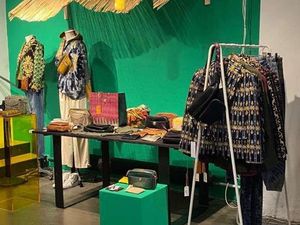 Karya Kreatif Indonesia Dipamerkan di Paris, Dingklik Sold Out