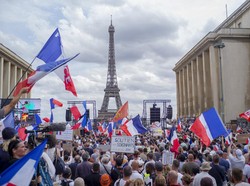 Parlemen Prancis Setujui Paspor Vaksin Corona Meski Diprotes