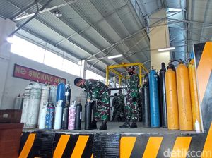 TNI AU Distribusikan Ribuan Tabung Oksigen ke Rumah Sakit