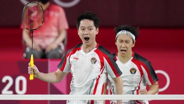 Indonesias Marcus Gideon and Kevin Sanjaya Sukamuljo celebrate a point against Indias Satwiksairaj Rankireddy and Chirag Shetty during their mens doubles group play stage badminton match at the 2020 Summer Olympics, Monday, July 26, 2021, in Tokyo, Japan. (AP Photo/Markus Schreiber)