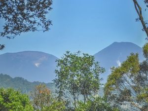 13 Pendaki yang Tersesat di Gunung Gede Pangrango Ditemukan 13 Pendaki yang Tersesat di Gunung Gede Pangrango Ditemukan