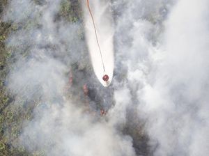 Melihat Pemadaman Kebakaran Lahan dari Udara di Sumsel