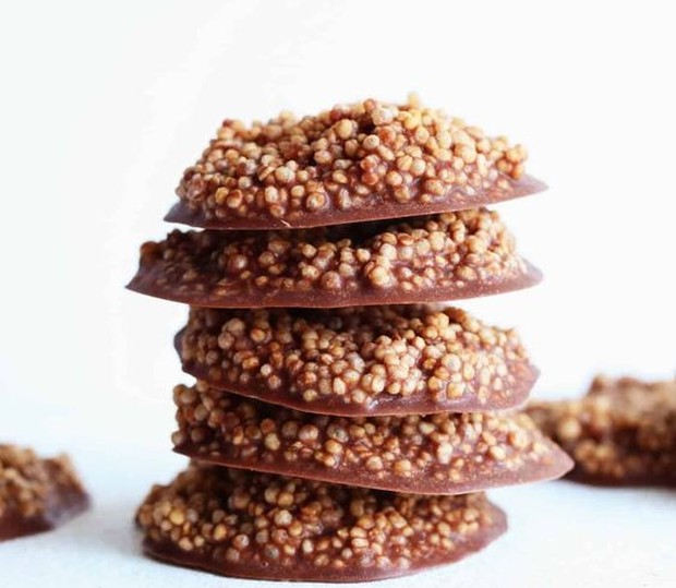 Chocolate quinoa crisps/pinterest.com/simplyquinoa Resep dessert yang manis untuk pecinta cokelat.