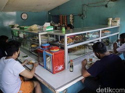 Orang Makan di Tempat Sepi, Omzet Warteg Terjun 90%
