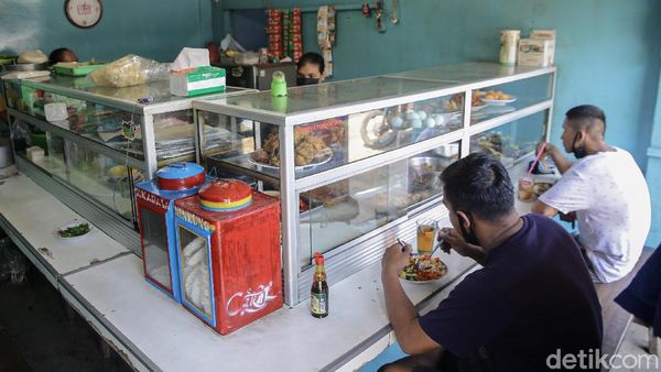 Curhat Komunitas Warteg soal Aturan Makan 20 Menit