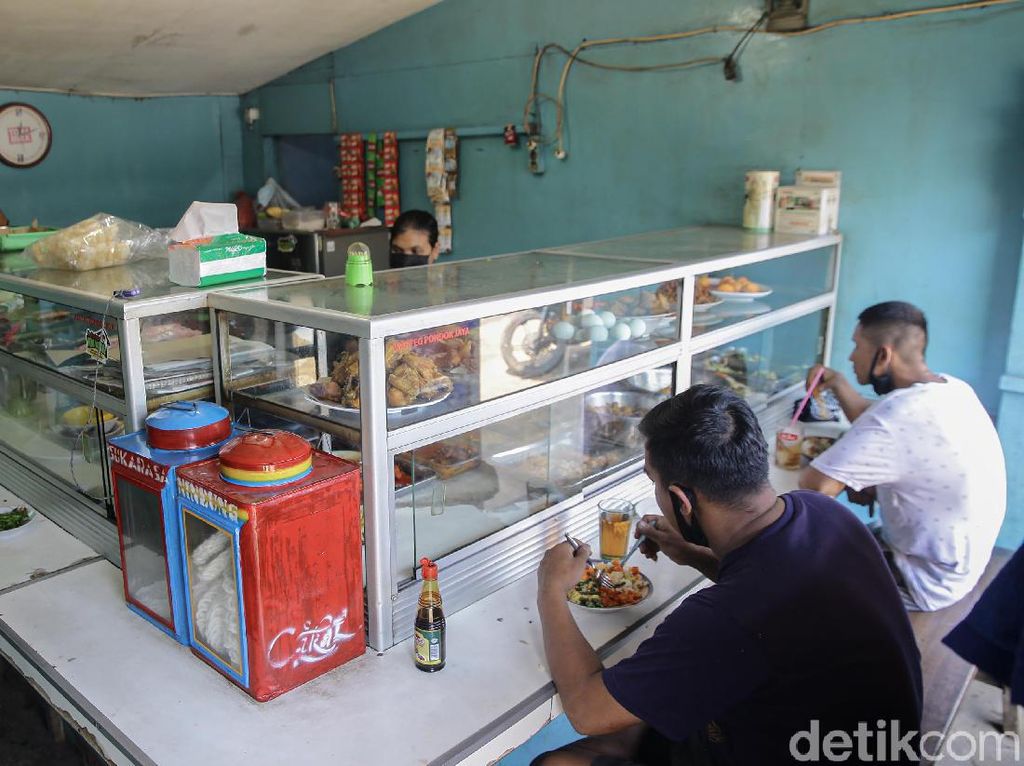 Aturan Makan 20 Menit, Belum Ada Warteg yang Disanksi di Kota Bandung