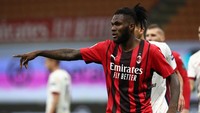 Franck Kessie belum menandatangani kontrak baru bersama AC Milan. Kontraknya bakal habis akhir musim ini dan Conte disebut-sebut juga menginginkan Kessie. (Foto: Getty Images/Marco Luzzani)