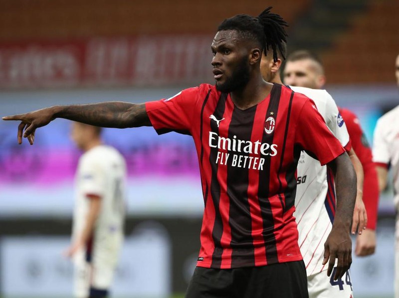 MILAN, ITALY - MAY 16: Franck Kessie of AC Milan gestures during the Serie A match between AC Milan  and Cagliari Calcio at Stadio Giuseppe Meazza on May 16, 2021 in Milan, Italy. (Photo by Marco Luzzani/Getty Images)