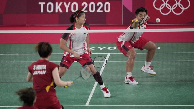 Indonesia's Greysia Polii and Rahayu Apriani play against Japan's Yuki Fukushima and Sayaka Hirota during their women's doubles group play stage badminton match at the 2020 Summer Olympics, Tuesday, July 27, 2021, in Tokyo, Japan. (AP Photo/Dita Alangkara)