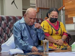 Lukas Enembe Ingin Dipercaya Jokowi, Singgung Nama Anies-Ridwan Kamil