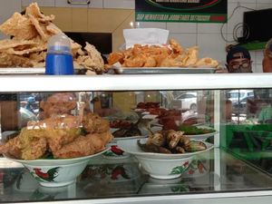 Makan Dibatasi 20 Menit, Pelanggan Warteg: Lucu Ya