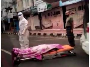 Viral Jenazah COVID-19 Terlantar di Jember Dipastikan Hoaks Viral Jenazah COVID-19 Terlantar di Jember Dipastikan Hoaks
