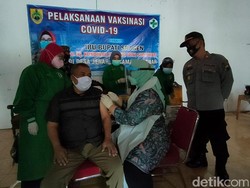 Kades Jenar Sragen Pembuat Baliho Enak Zaman PKI Kini Jadi Duta Vaksin
