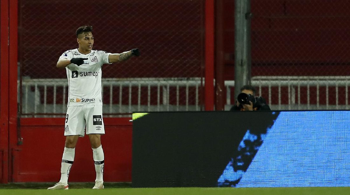 Kaio Jorge mendekat ke Liga Italia. (Foto: Getty Images/Pool)