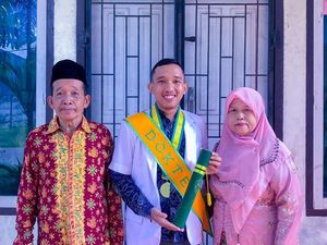 Ini Kisah Lengkap Viral Dulu Jualan Nasi Bungkus, Kini Sukses Jadi Dokter