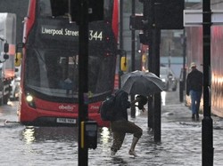 Dilanda Banjir di Banyak Wilayah, Traveler Sebaiknya Hindari London