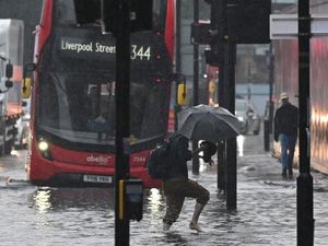 Dilanda Banjir di Banyak Wilayah, Traveler Sebaiknya Hindari London Dilanda Banjir di Banyak Wilayah, Traveler Sebaiknya Hindari London