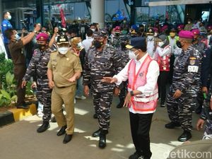 Menhub-KSAL Prihatin Vaksinasi COVID-19 di Cilegon Baru 18% Menhub-KSAL Prihatin Vaksinasi COVID-19 di Cilegon Baru 18%