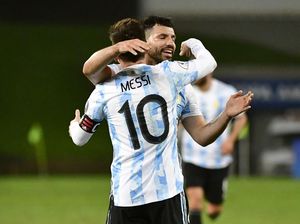 Pesan Menyentuh dari Messi untuk Aguero yang Gantung Sepatu Pesan Menyentuh dari Messi untuk Aguero yang Gantung Sepatu