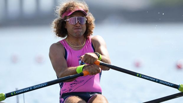 Tokyo 2020 Olympics - Rowing - Men's Single Sculls - Repechage Round - Sea Forest Waterway, Tokyo, Japan - July 24, 2021. Dara Alizadeh of Bermuda in action REUTERS/Piroschka Van De Wouw