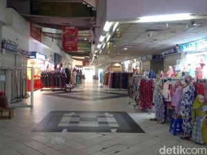 Pedagang Pasar Tanah Abang: Untuk Makan Saja Sudah Tidak Ada Uang Pedagang Pasar Tanah Abang: Untuk Makan Saja Sudah Tidak Ada Uang