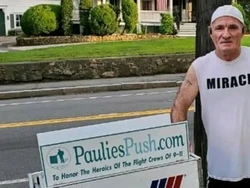 Hormati Rekan Pramugari yang Tewas Saat 9/11, Kakek Dorong Troli 254 Km