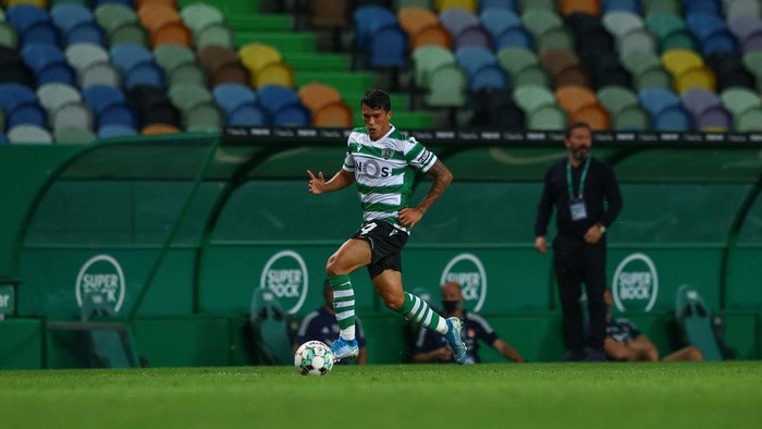 LISBON, PORTUGAL - SEPTEMBER 24: Pedro Porro of Sporting CP during the UEFA Europa League third qualifying round match between Sporting CP and Aberdeen at Estadio Jose Alvalade on September 24, 2020 in Lisbon, Portugal. Football Stadiums around Europe remain empty due to the Coronavirus Pandemic as Government social distancing laws prohibit fans inside venues resulting in fixtures being played behind closed doors. (Photo by Carlos Rodrigues/Getty Images)