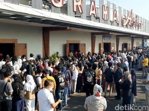 Membeludaknya Antrean Vaksinasi Anak di Kota Tasikmalaya