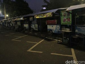 Dilema PKL Teras Cikapundung Bandung: Sepi Pembeli-Terbentur Modal Dilema PKL Teras Cikapundung Bandung: Sepi Pembeli-Terbentur Modal