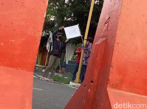 PPKM, Pedagang di Tegal Kibarkan Bendera Putih