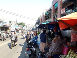 Masih Ada Warga Tak Pakai Masker di Pasar Ciputat Tangsel