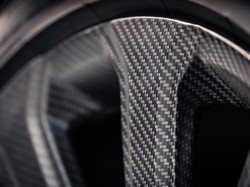 Apa Itu Carbon Kevlar? Ketahui Kegunaan, Harga, dan Bedanya dengan Carbon Fiber