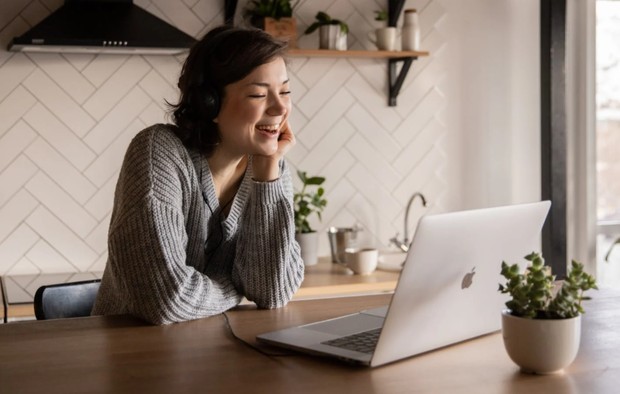 Video Call dan Menceritakan Hal Baru