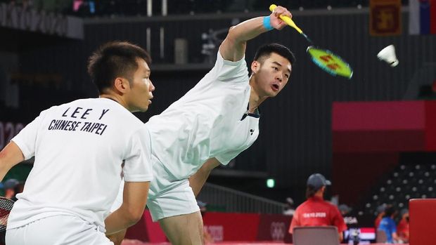 Tokyo 2020 Olympics - Badminton - Men's Doubles - Group Stage - MFS - Musashino Forest Sport Plaza, Tokyo, Japan – July 27, 2021. Wang Chi-Lin of Taiwan in action as Lee Yang of Taiwan looks on during the match against Marcus Fernaldi Gideon of Indonesia and Kevin Sanjaya Sukamuljo of Indonesia. REUTERS/Leonhard Foeger