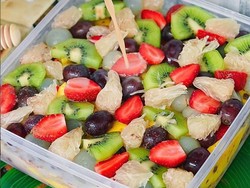 5 Asinan Buah Premium, Isiannya Ada Kiwi hingga Anggur