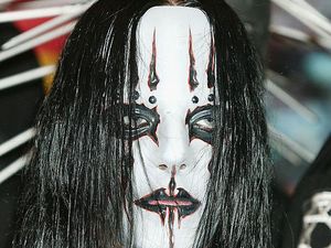 Slipknot Digugat, Dituding Ambil Untung dari Kematian Joey Jordison Slipknot Digugat, Dituding Ambil Untung dari Kematian Joey Jordison