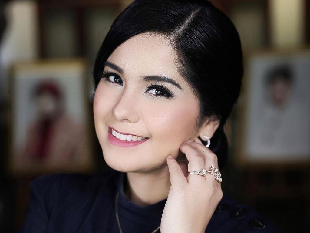 Annisa Pohan Bikin Belanja Online, Ada Tas Murah hingga Harga Sultan Annisa Pohan Bikin Belanja Online, Ada Tas Murah hingga Harga Sultan