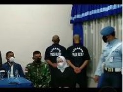 Penampakan Oknum TNI Penginjak Warga di Papua Berbaju Tahanan