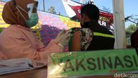 Bikin Enjoy! Vaksinasi Asyik di Tempat Piknik