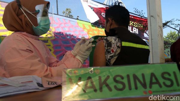 Bikin Enjoy! Vaksinasi Asyik di Tempat Piknik