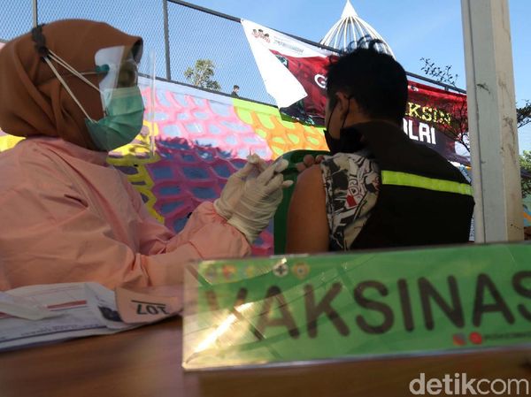 Bikin Enjoy! Vaksinasi Asyik di Tempat Piknik