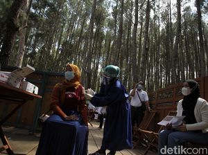 Bikin Sejuk, Suntik Vaksin di Hutan Pinus Bantul Bikin Sejuk, Suntik Vaksin di Hutan Pinus Bantul