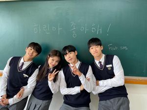 Kenalan dengan 4 Bintang Blue Birthday Selain Yeri dan Hongseok Kenalan dengan 4 Bintang Blue Birthday Selain Yeri dan Hongseok