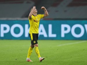 Untuk Donyell Malen, Jangan Lupa Kasih Assist ke Haaland