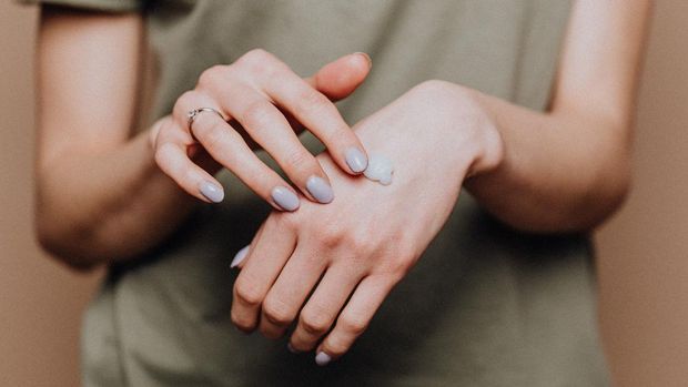 Foto: Melembabkan Tanpa Rasa Lengket, Ini Dia Rekomendasi Hand Cream Untukmu/ Pexels.com/karolinagrabowska