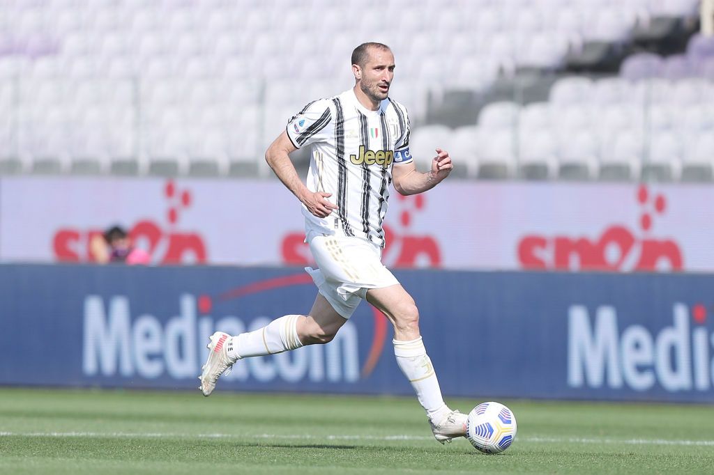 FLORENCE, ITALY - APRIL 25: Giorgio Chiellini of Juventus in action during the Serie A match between ACF Fiorentina and Juventus at Stadio Artemio Franchi on April 25, 2021 in Florence, Italy. Sporting stadiums around Italy remain under strict restrictions due to the Coronavirus Pandemic as Government social distancing laws prohibit fans inside venues resulting in games being played behind closed doors.  (Photo by Gabriele Maltinti/Getty Images)