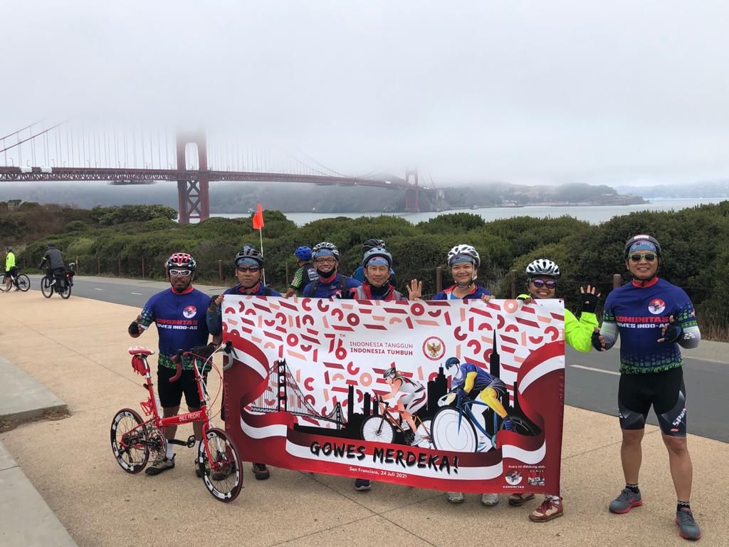 Sambut HUT RI, Warga RI di San Francisco Gowes Sepeda Seberangi Golden Gate